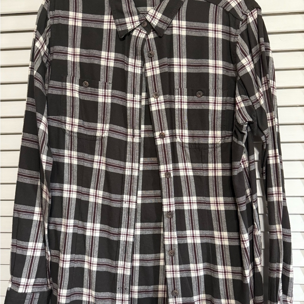 Duluth Trading Co Black and White Plaid Button Down Shirt